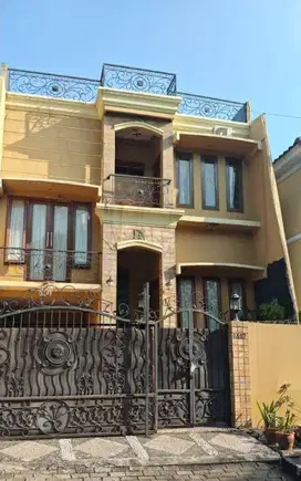 DIJUAL RUMAH MEWAH 2 LT + KOLAM RENANG DI METLAND UJUNG MENTENG CAKUNG