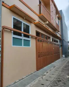 Rumah minimalis 2,5 Lantai di kamp. Gaga larangan. Tangkot