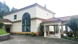 Villa Mewah Asri di Megamendung 3 kilo dari jalan raya Puncak