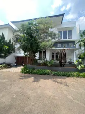 Disewa Rumah Cantik Furnished di Compound Tenang, Pejaten Barat