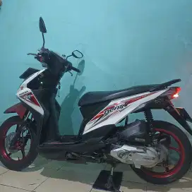 Honda beat putih merah