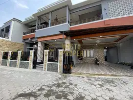 RUMAH MEWAH VIEW SAWAH DAN PRIVATE POOL DEKAT KAMPUS UPN