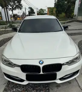 MURAH CASH. BMW 320i F30 Sport 2015 m 2014 c200