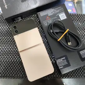 Samsung Galaxy Z Flip 4 256GB Mulus Lengkap