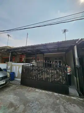 Dijual Rumah di Komplek Green Garden Karawang