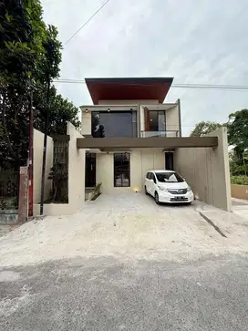 Rumah 2 lantai Modern Kontemporer dekat Jogjabay Waterpark