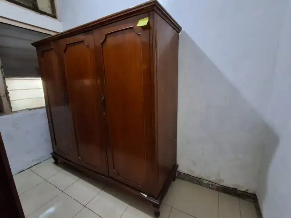 Lemari Jati Pintu 3 Vintage
