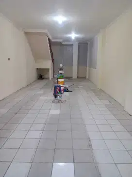 disewakan ruko 4.5 lantai Jln kramat jaya jakarta utara