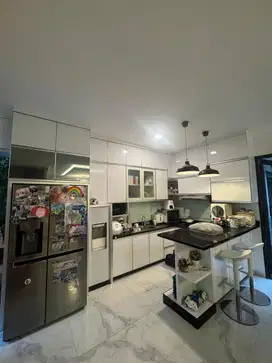 Rumah Cantik Empat kamar shm cluster Costarica Delatinos BSD