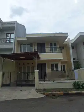 Rumah 2 Lantai Terpelihara Baik Rapi Siap Huni Mitra Gading Villa