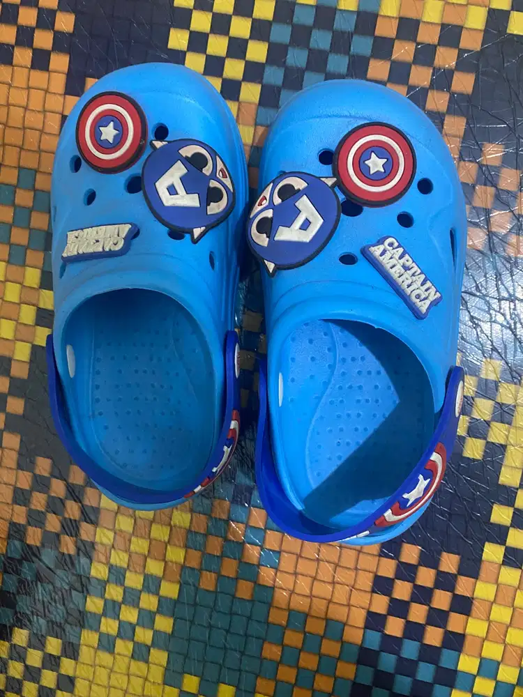 Sandal anak captain Amrik