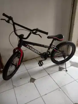 Jual sepeda BMX merk HYBRED UK 20