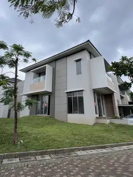 RUMAH 4 KAMAR DI GOLF ISLAND PIK SERENADE SELATAN