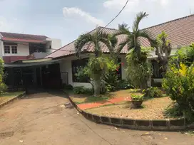 Rumah Hitung Tanah Dibawah Pasaran Strategis Dekat Mall Citos dan MRT