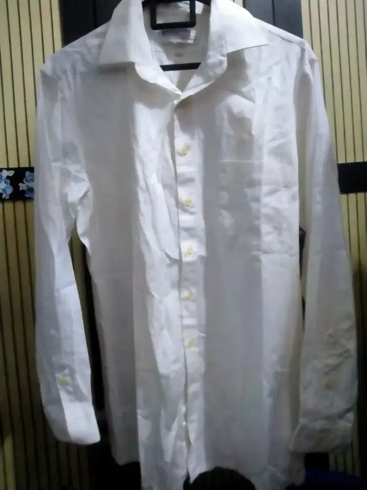 Kemeja putih tangan panjang size L/Xl bhan katun harga 40 ribu kapuk