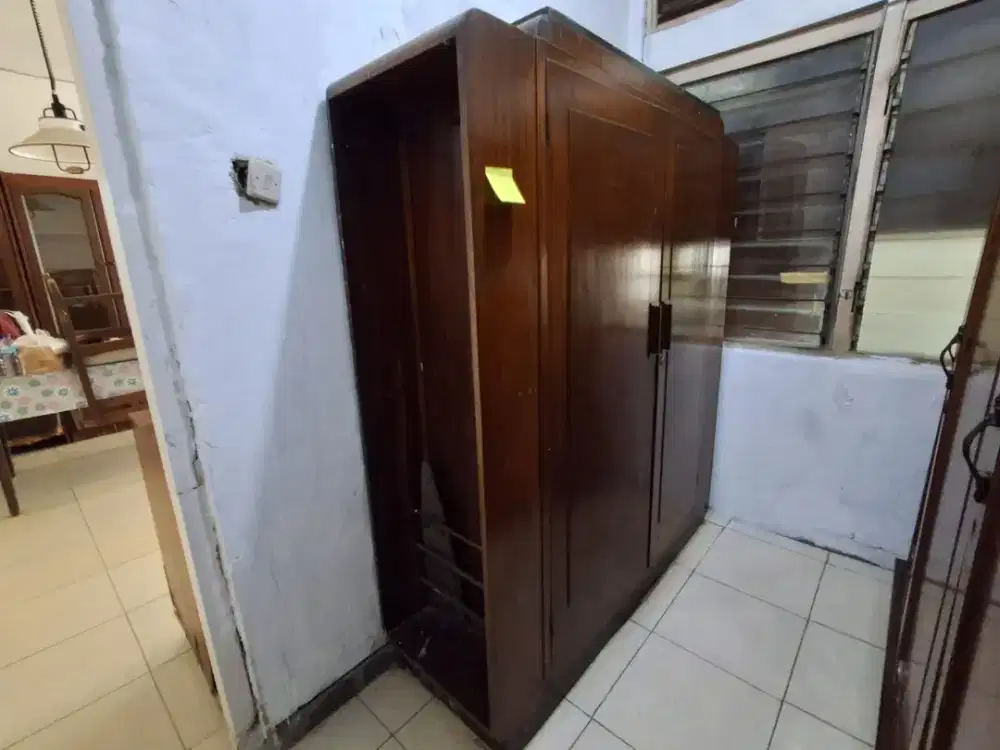 Lemari Pintu Dua Rak Samping Vintage