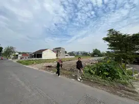7 Menit Malioboro, Peruntukan Usaha, Tepi Aspal