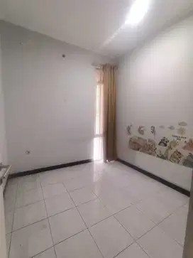 Disewakan Rumah Besar di Taman Kopo Indah 5, Sommerville