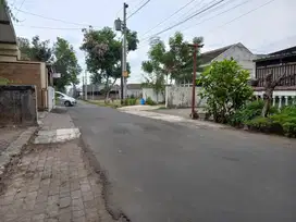 Tanah Kecil di Jogja Timur, Lingkungan Menarik: STRATEGIS