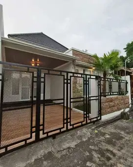 Rumah Mewah Jl Bunga Melur Setia Budi LT 6x17M2 Sisa Belakang Luas