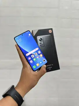 Xiaomi 12 5G ram 8/256 GB Fullset Mulus resmi Indo. Snapdragon 8 Gen 1