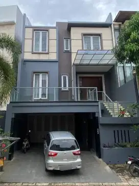 Disewakan Rumah PIK 8x15 3lantai minimalis semi furnish 4KT bagus