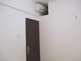sewakan Tahunan Apartemen puri park view kosongan 1 AC