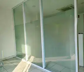 DISEWAKAN RUKO 4 LANTAI DEPAN JALAN RAYA DI CEMPAKA PUTIH