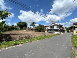 Dekat Kampus UGM UII, Tanah Jogja Utara Tepi Jalan