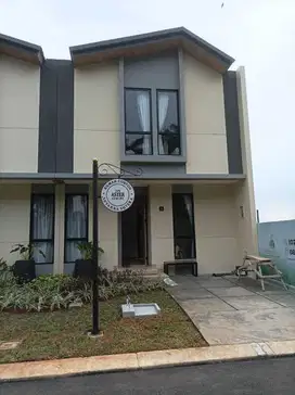 Rumah 2 Lantai Ready Unit di Suvarna Sutera Tangerang Free DP Free AJB
