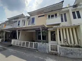 Disewakan rumah 2 lantai jakal km 6