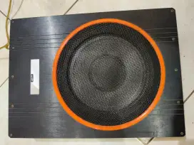Subwoofer mobil
