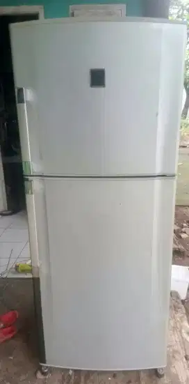Kulkas SHARP jumbo normal, atas beku bawah dinginnya manyosss