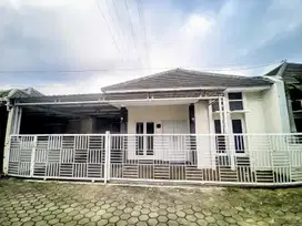Rumah Furnished Perumahan One Gate System Dalam Ringroad