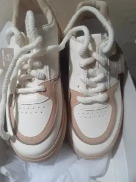 Sepatu wanita ukuran 36