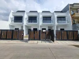 Wilson Rumah American Classic Dekat Jalan Raya Area Meruya