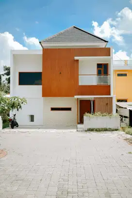 RUMAH MEWAH HARGA MURAH TEPI JALAN RAYA TAJEM