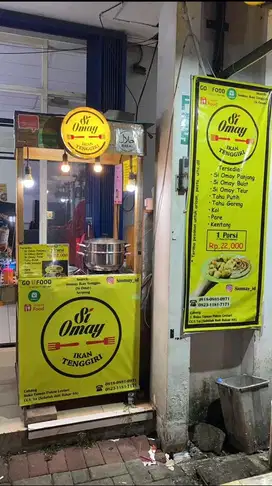 Dibutuhkan karyawan / karyawatu untuk berdagang makanan.