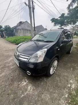 Grand Livina XR 2009 AT Matic Cash Pribadi mobil kecil 2 baris