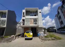 Dijual Rumah Baru Gress di Royal Residence Model 3 Lantai