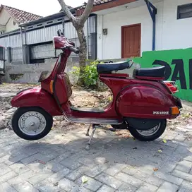 VESPA PX EXCLUSIVE TAHUN 1985 MAROON
