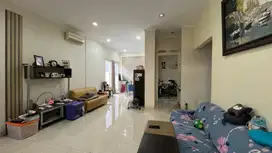 Rumah Hook Depan Rumah Tdk Hadap Tetangga di Springs Gading Serpong