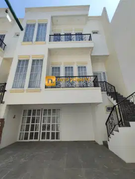 Rumah Mewah 3 Lantai Dalam Mini Cluster di Kayu Putih Jakarta Timur