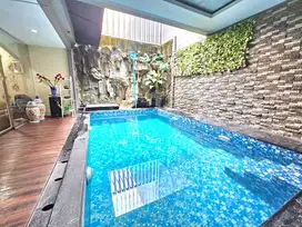 Dijual rumah ada swimming poll di eramas cakung jakarta timut