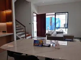 Dijual Rumah Baru 3 Lantai Minimalis di Setraduta Riverside Residence