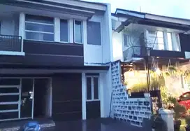 DIJUAL CEPAT! RUMAH LUAS 2 LANTAI DI CASTILLA BSD! Perlu Renovasi