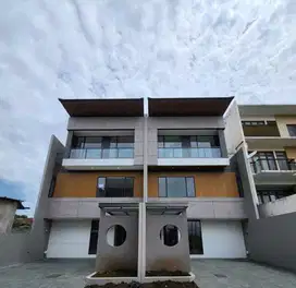 (FAST SALE) SETRADUTA LAVIDA, BANDUNG , BONUS POOL, 3 LANTAI (NEGO)
