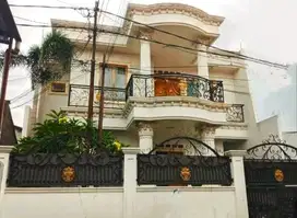 jual rumah luas strategis di Kebagusan ragunan Jakarta Selatan