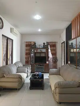Siap Huni! Dijual Rumah Hook Renovasi di Harapan Indah - SHM, Nego