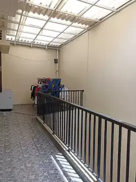 Di jual rumah bagus renovasi 2 lantai hoek  di cluster asera one south